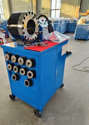 Blue Electric 600T Crimping Force Rubber Hose Crimping Machine ด้วยระยะ 6-51 มิลลิเมตร และ 10 เครื่องสับเปลี่ยน