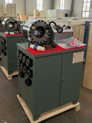 เครื่องจีบท่อยางขนาด 2 นิ้ว 600T รุ่นที่สูงขึ้นสีเขียวแรงดันไฟฟ้า 220V / 240V / 380V / 415V พร้อมช่วง 6-51 มม. และแม่พิมพ์ที่เปลี่ยนได้ 10 อัน