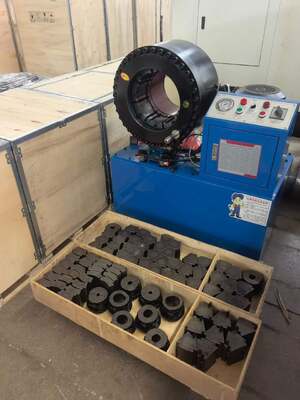 เครื่องจีบท่อไฮดรอลิกขนาด 6 นิ้วสูงถึง 150 มม. พร้อมแรงดันไฟฟ้า 220v / 380v / 415v / 240v แรงดันไฟฟ้า 4-150 มม. ช่วงการจีบขนาดใหญ่เปิดขนาดใหญ่และแม่พิมพ์ที่เปลี่ยนได้ 20 อัน