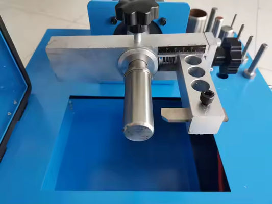 12v โฟลต สีน้ําเงิน รถบรรทุก 35กิโลกรัม Hose Skiving Machine 2 นิ้ว พลังงานมอเตอร์ 0.4kw สําหรับ Benefit / Hose Peeling Machine