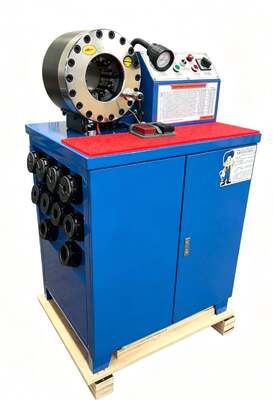 2 นิ้ว 600T 31.5Mpa เครื่องจีบท่อยางรุ่นที่สูงกว่าสีน้ำเงินปุ่มควบคุม Systerm แรงดันไฟฟ้า 220v / 240v / 380v / 415v พร้อมช่วงการจีบ 6-51 มม. และแม่พิมพ์ที่เปลี่ยนได้ 10 อัน