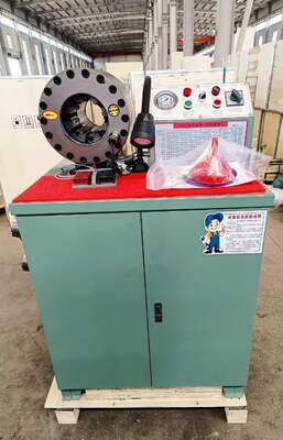 เครื่องจีบท่อยางขนาด 2 นิ้ว 600T รุ่นที่สูงขึ้นสีเขียวแรงดันไฟฟ้า 220v / 240v / 380v / 415v พร้อมช่วงการจีบ 6-51 มม. และแม่พิมพ์ที่เปลี่ยนได้ 10 อัน