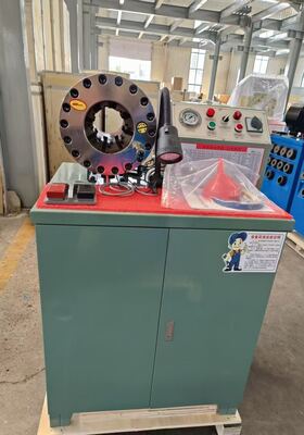 2 นิ้ว 3kw มอเตอร์ 600T เครื่องจีบท่อยางรุ่นที่สูงขึ้นสีเขียว 220V / 240V / 380V / 415V ปุ่มควบคุมแรงดันไฟฟ้า Systerm พร้อมช่วง 6-51 มม. และแม่พิมพ์ที่เปลี่ยนได้ 10 ชิ้น