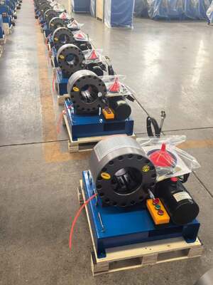 12V/24V Voltage 2 Inch Hydraulic Hose Crimping Machine With 600T Crimping Force 10 Dies And 6-51mm Range For Car Loading
